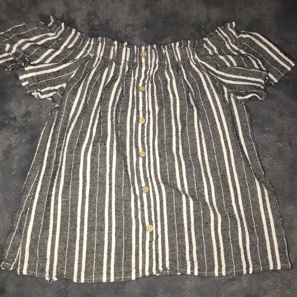 B&W over the shoulder top